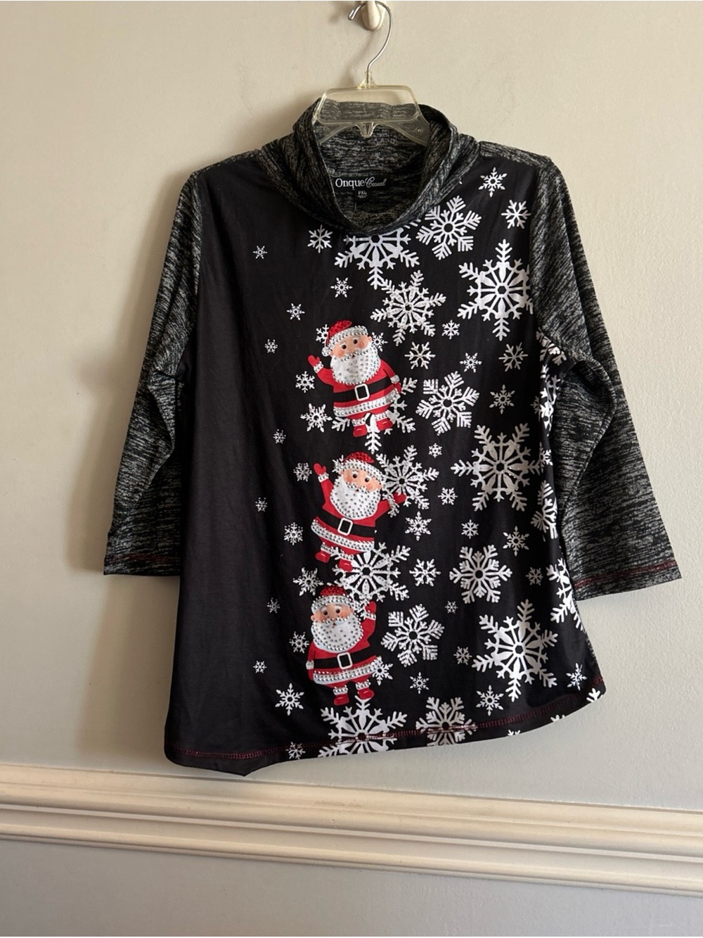 Onque Casuals Black Long-Sleeve Santa & Snowflake Tee